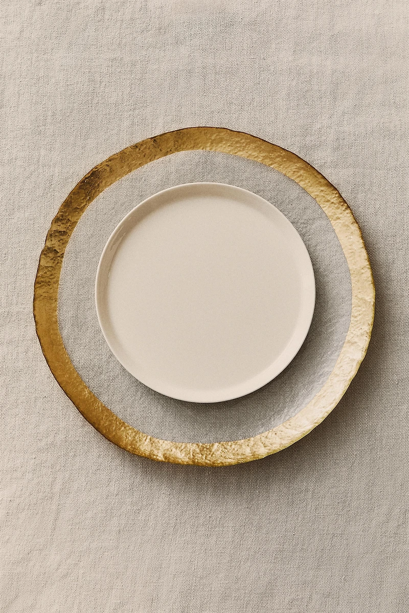 GOLD-RIMMED GLASS CHARGER PLATE