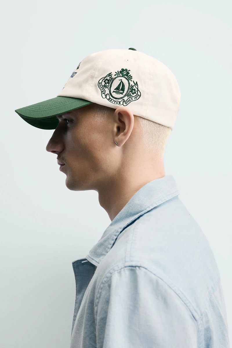 CONTRASTING FLAT VISOR CAP