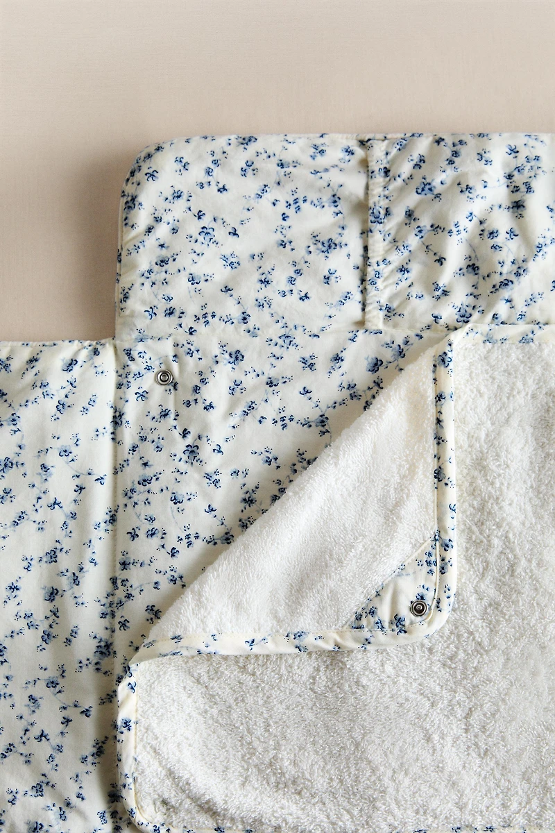 BABY BLUE FLOWER CHANGING MAT