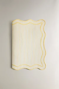 STRIPED SCALLOPED PLACEMAT