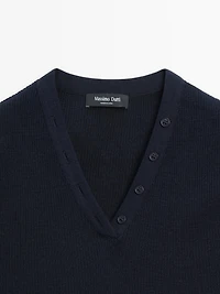 Ribbed top with collar detail