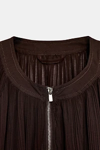 VESTE EN ORGANZA PLISSÉE