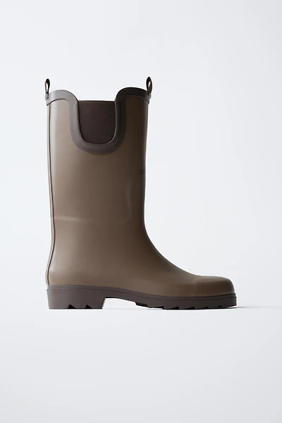 TALL RUBBER RAIN BOOTS