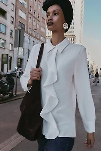 CHEMISE EN CRÊPE À VOLANT