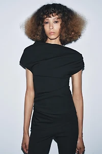 ASYMMETRIC PLEATED TOP