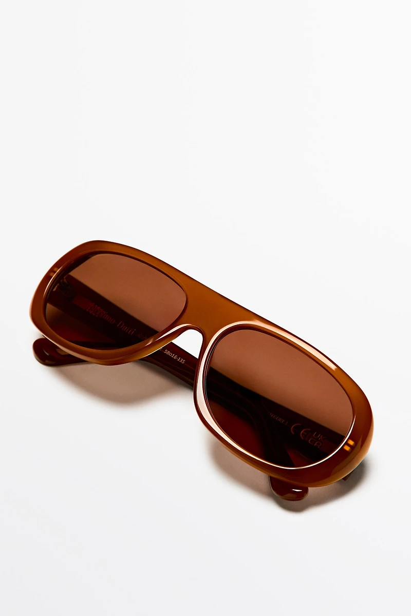 Wraparound sunglasses