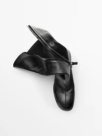 High-heel boots with elastic gores on the leg