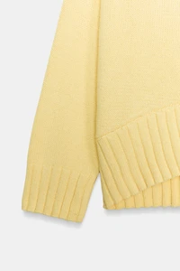 ASYMMETRIC HEM KNIT SWEATER