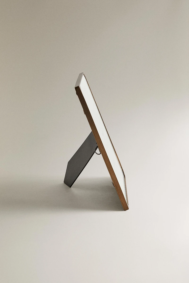 THIN METAL PICTURE FRAME