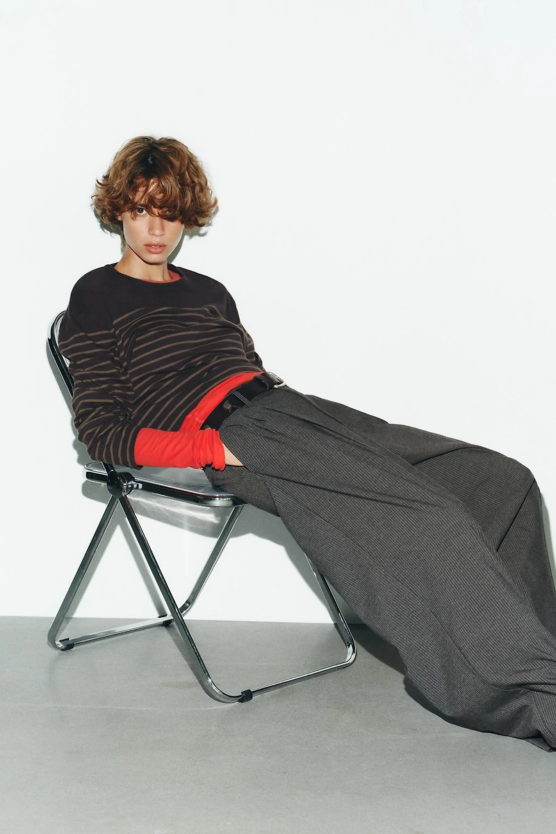 PANTALON À PINCES ET RABATS