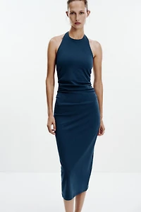 ROBE HALTER DRAPÉE