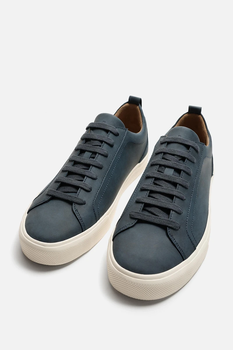 BASIC SNEAKERS