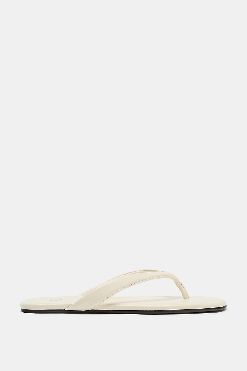 FLAT TOE-LOOP SANDALS