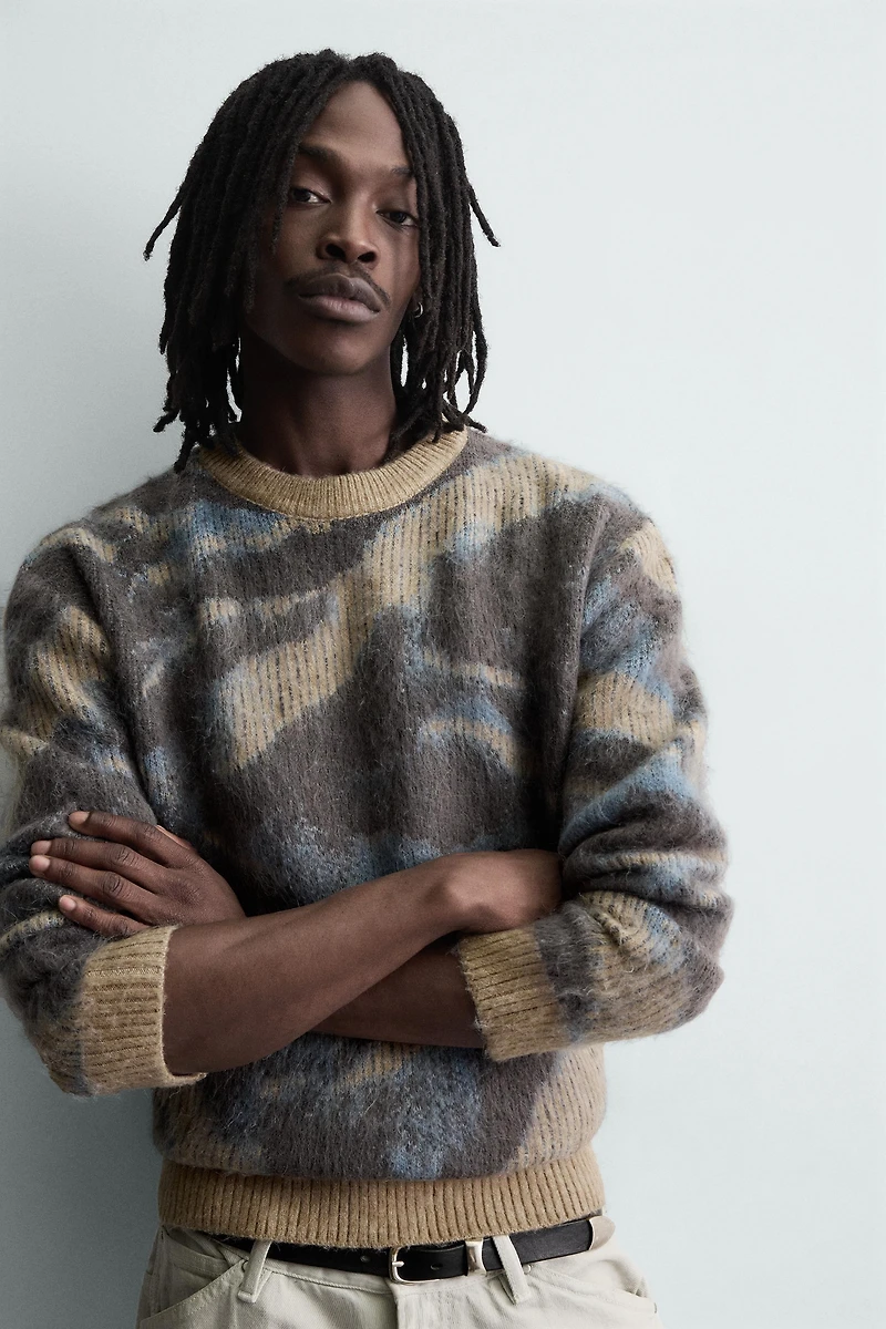 BRUSHED TEXTURED ABSTRACT JACQUARD JUMPER