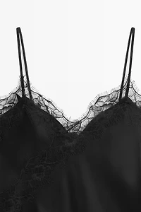 Top nuisette à fines bretelles asymétrique
