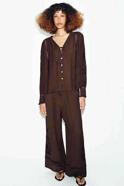 PANTALON LARGE BRODERIES ET ENTRE-DEUX