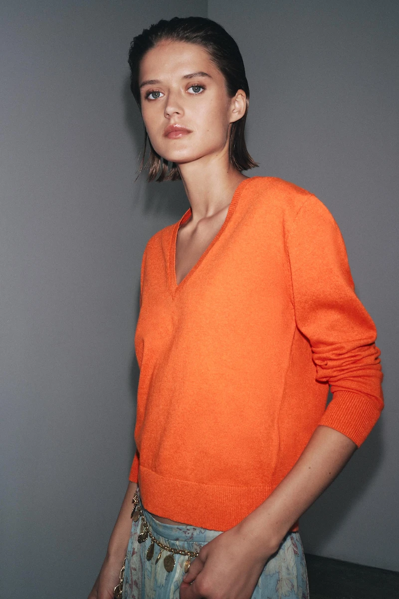 V-NECK BASIC KNIT SWEATER