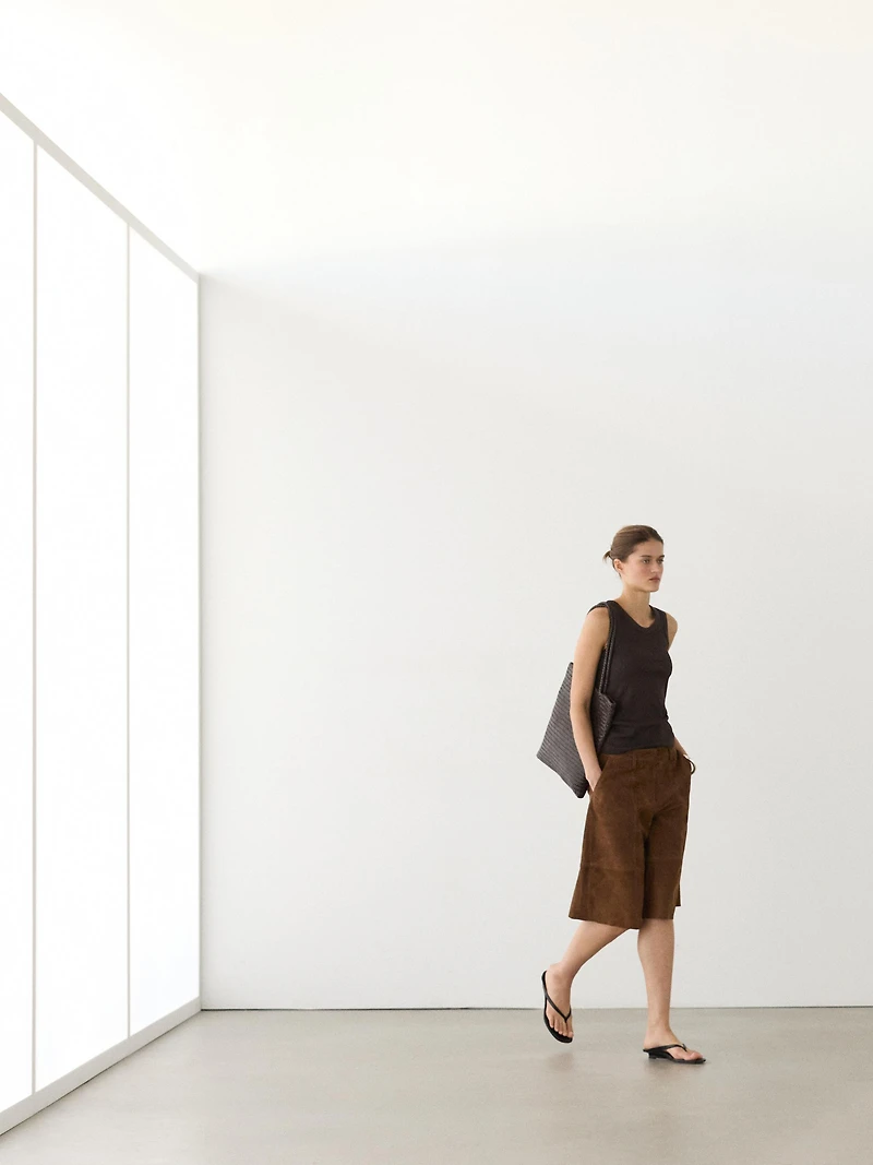 Bermuda long en cuir finition daim