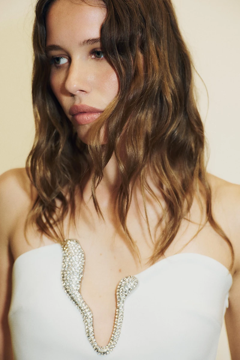 ROBE COURTE PIÈCE BIJOUX