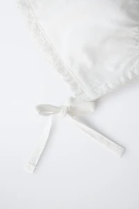 PLAIN LINEN BONNET WITH LACE