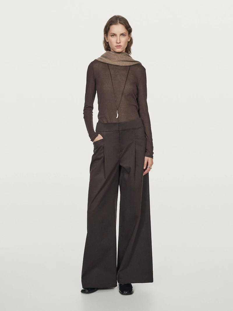 Wide-leg pleated trousers