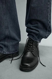 LACED LEATHER BOOTS