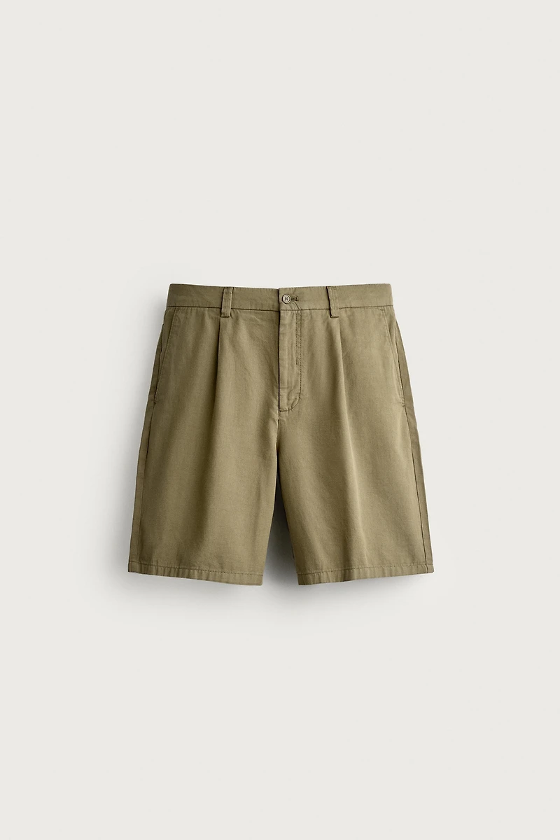 REGULAR FIT PLEATED SHORTS