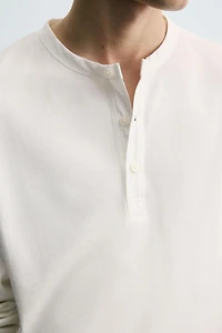 TEXTURED CONTRAST COLLAR T-SHIRT
