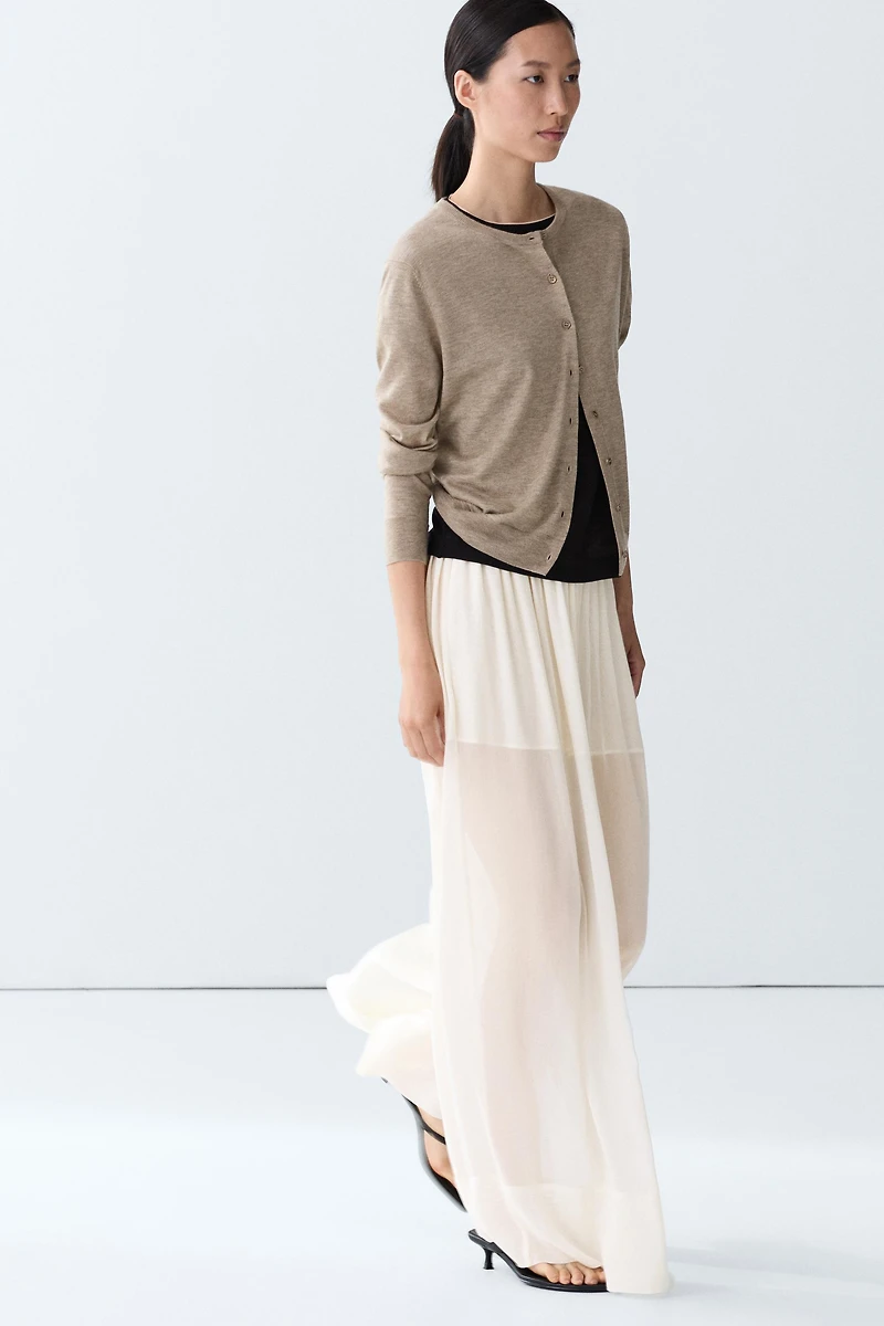 Fine-knit round neck cardigan