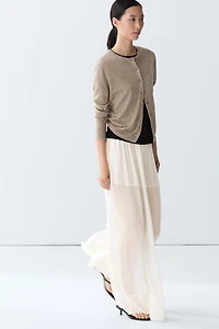 Fine-knit round neck cardigan