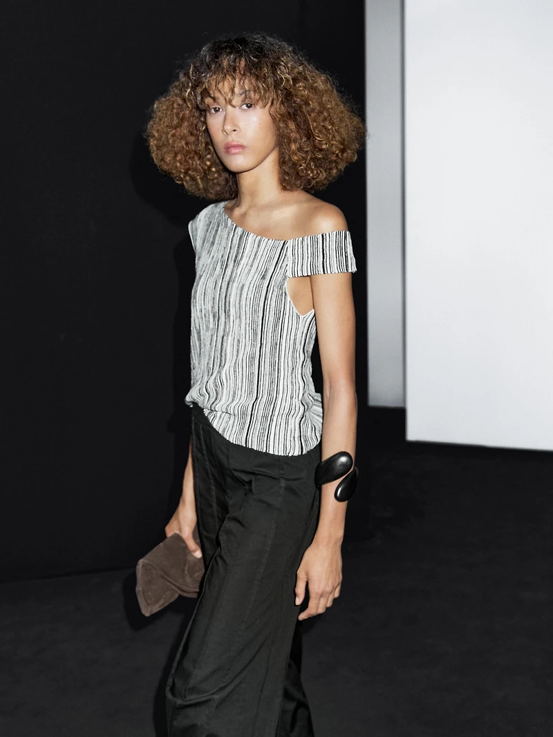 Wide-leg trousers with seam details
