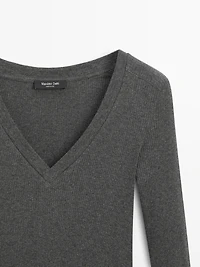 Ribbed V-neck T-shirt with long sleeves