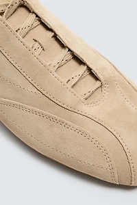 CHAUSSURES EN CUIR À SEMELLE ULTRAFINE