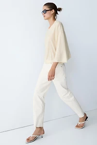 Round neck knit sweater