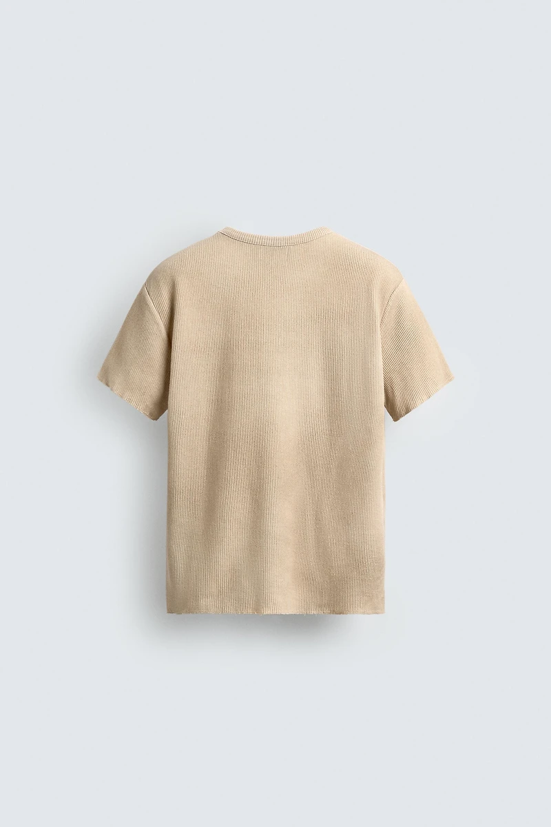 TEXTURED KNIT PRINT T-SHIRT
