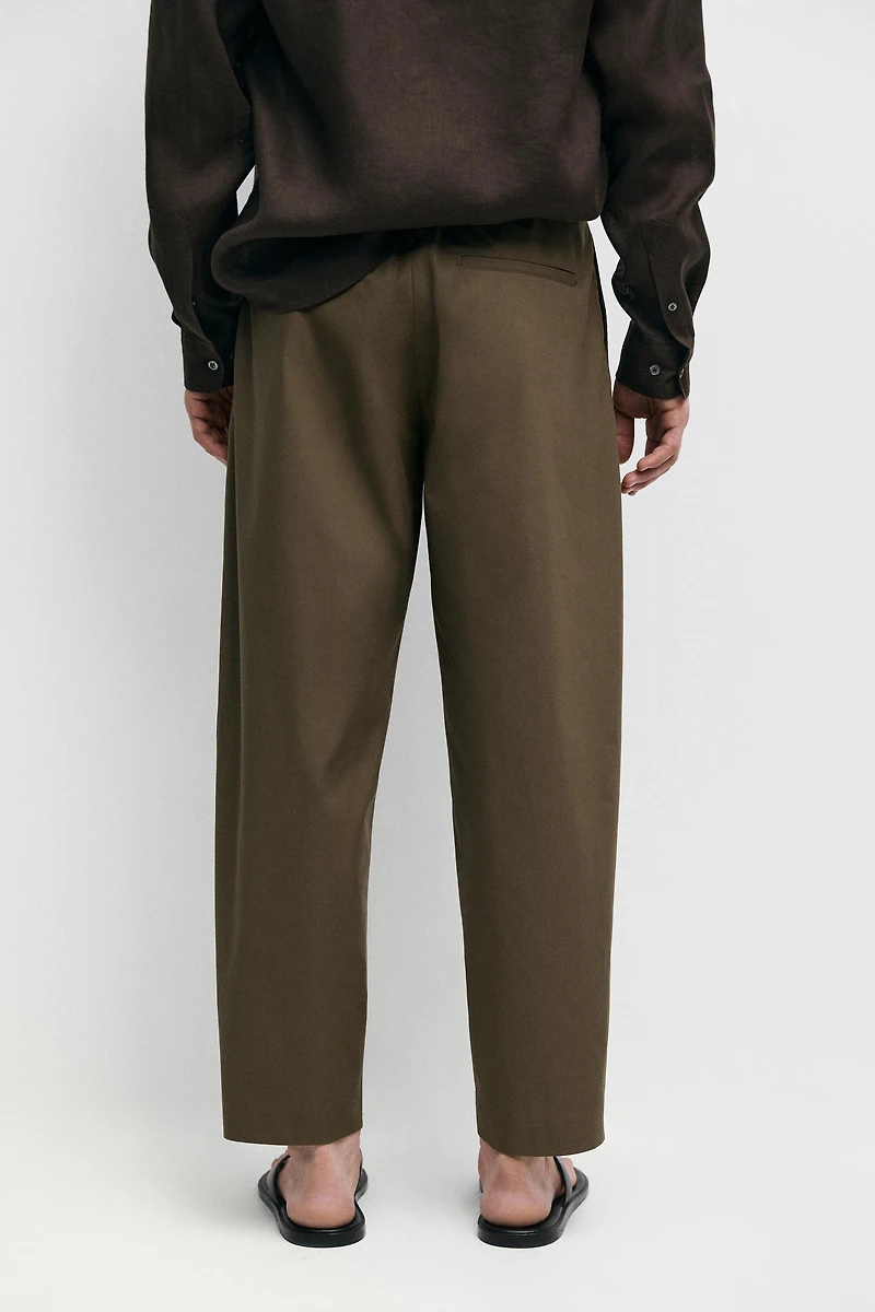 Cotton trousers with double darts