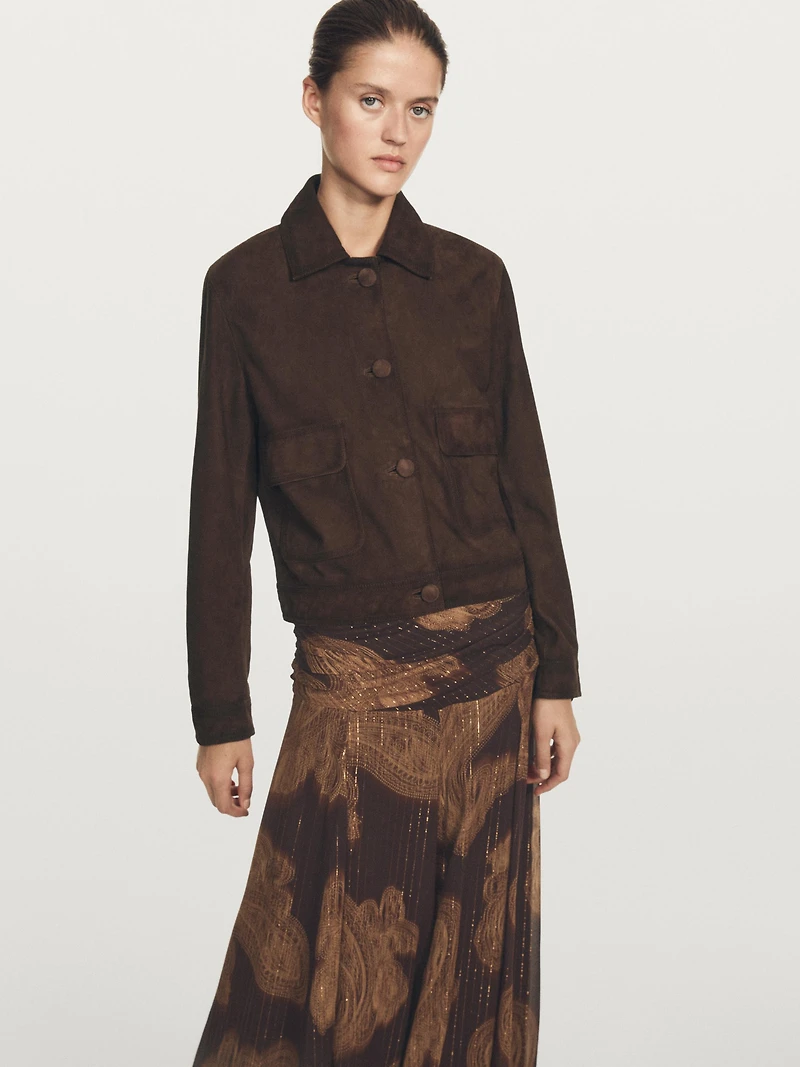 Veste courte boutons recouverts en cuir finition daim