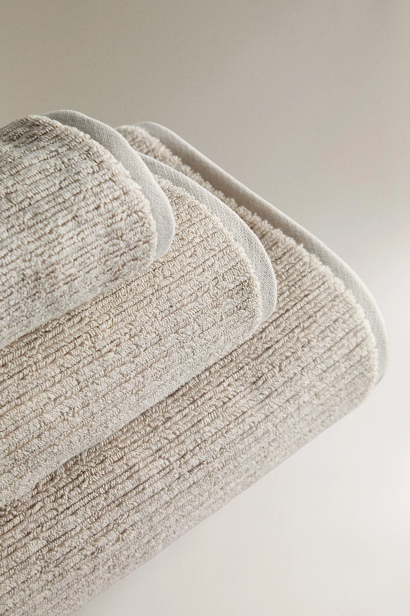 SERVIETTE DE BAIN TEXTURE CÔTELÉE