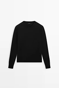 Fine knit round neck sweater