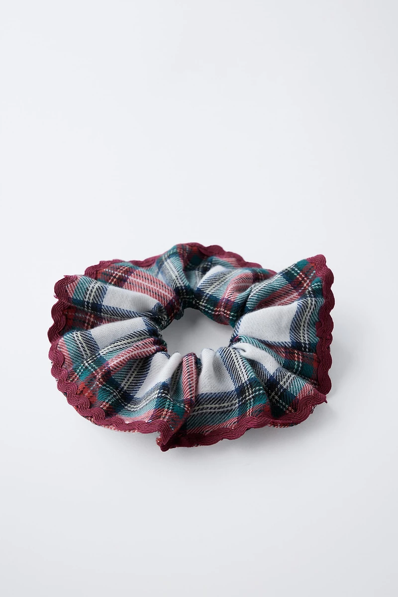 TWO-PACK FLANNEL PLAID SCRUNCHIES