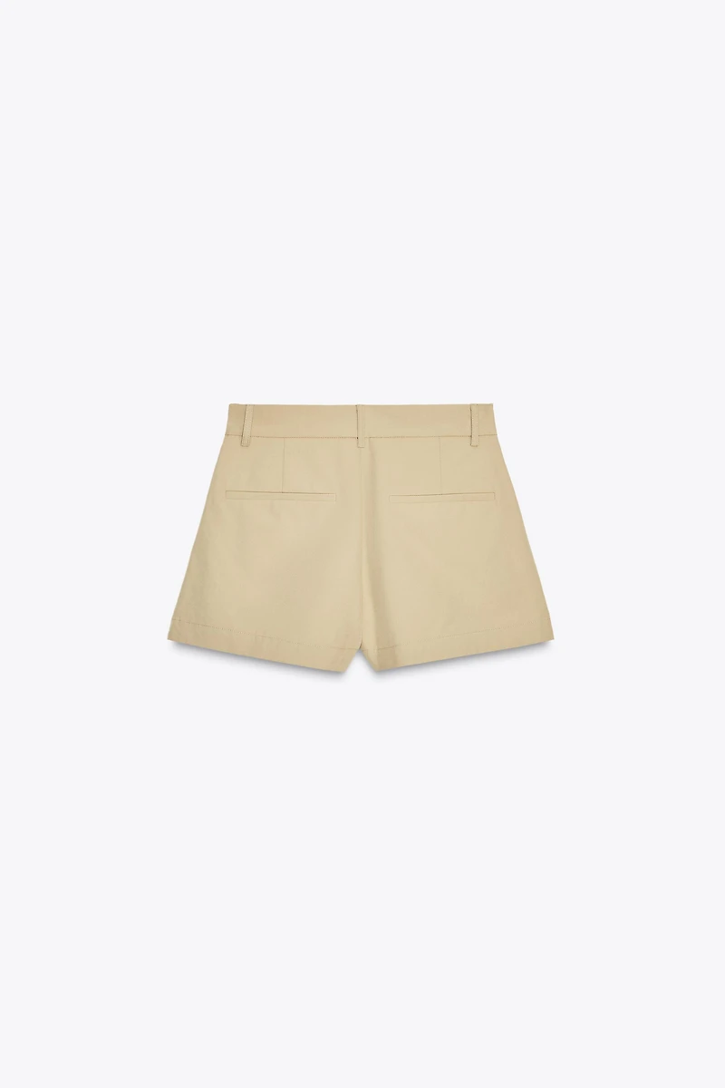 PLEATED SHORTS WITH BUTTONS