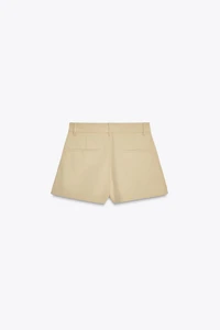 PLEATED SHORTS WITH BUTTONS