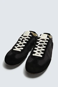 RETRO STYLE SNEAKERS