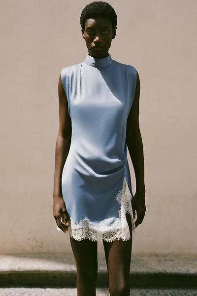 ROBE SATINÉE EN DENTELLE