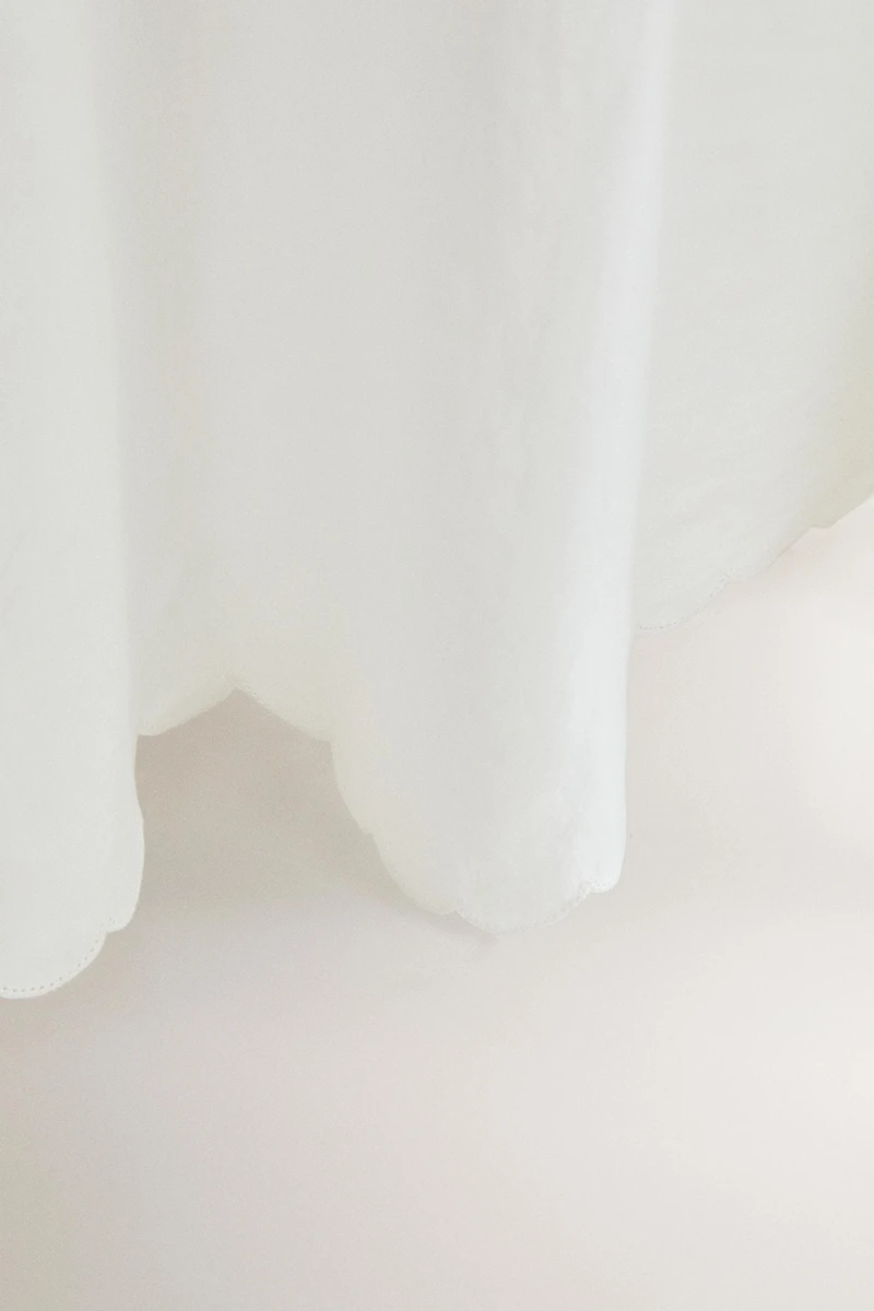 LINEN CURTAIN WITH SCALLOPED HEM