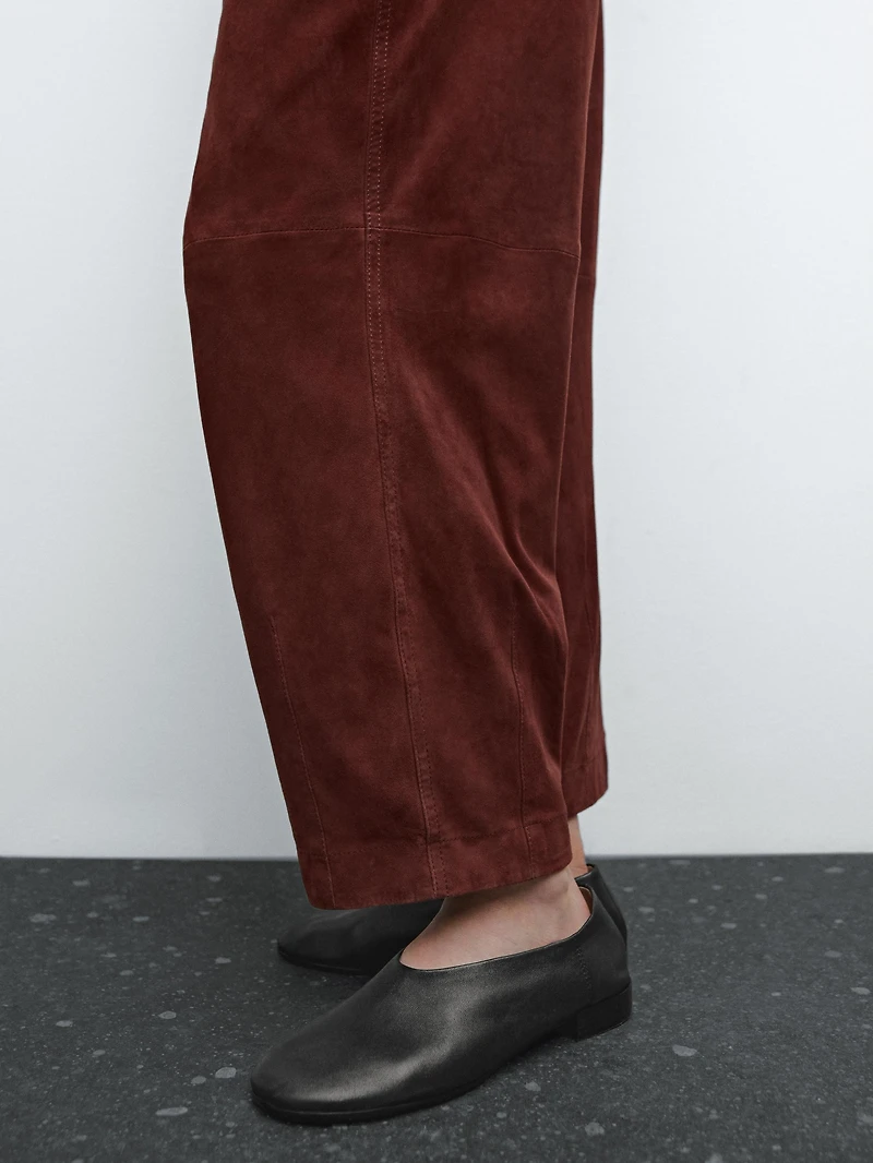 Low-rise cropped suede leather trousers