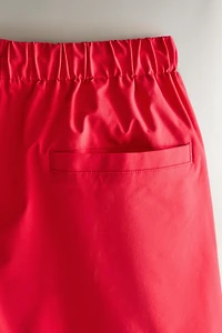 RED MID-LENGTH BEACH SHORTS