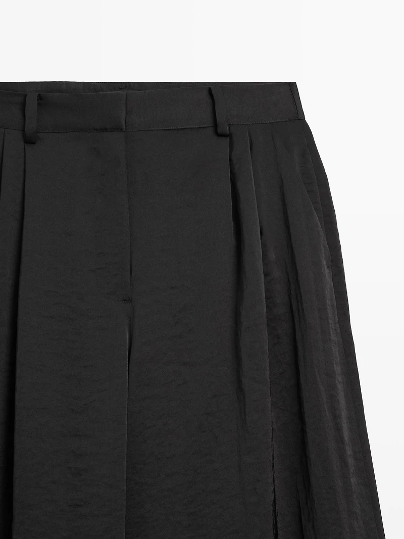 Flowing wide-leg trousers with darts