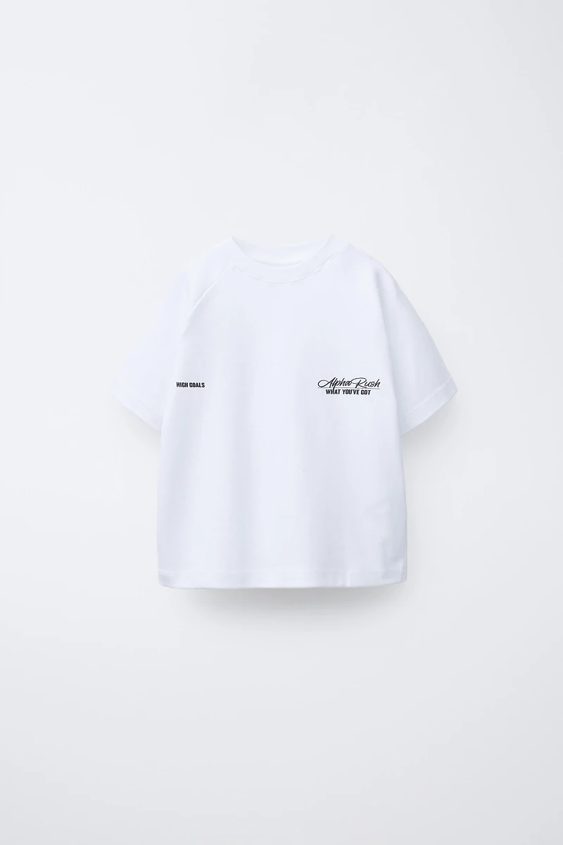 T-SHIRT AVEC INSCRIPTION EN RELIEF