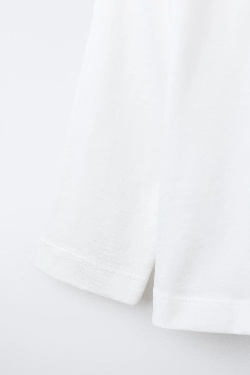 T-SHIRT AVEC APPLIQUÉ EN CAOUTCHOUC